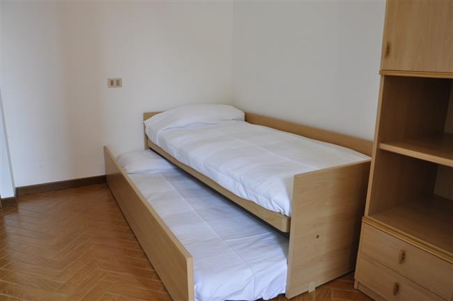 single bed + 1 extractable bed