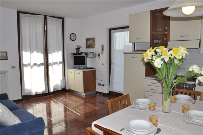 Living-kitchen with balcony