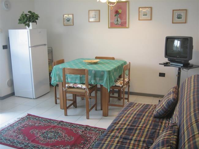 Living-kitchen with balcony